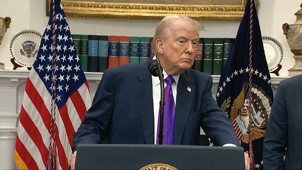 Watch: Trump Shuts Down Reporter&rsquo;s Attempt To Revive Obamas Monkey &lsquo;Racism&rsquo; Hoax